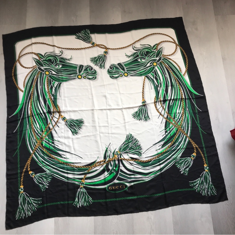 GUCCI TWO HORSES STALLION EQUESTRIAN PRINTED SCARF LARGE WOMENS